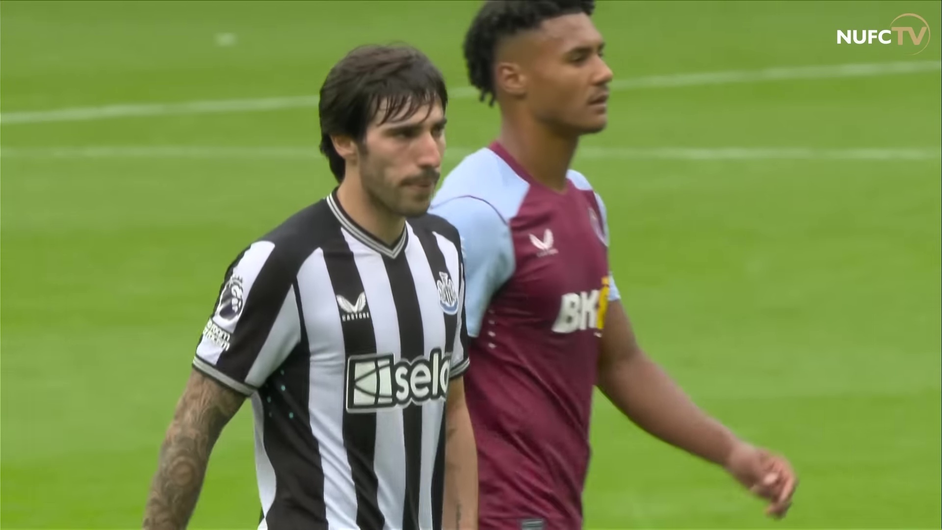 Ньюкасл разнёс в щепки Астон-Виллу