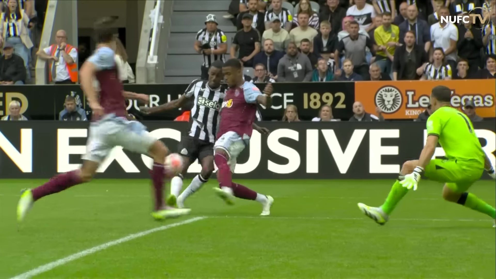 Ньюкасл разнёс в щепки Астон-Виллу