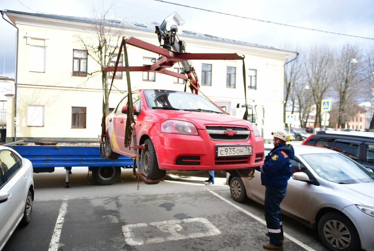 "Личный опыт с парковкой: Почему задержки в ГИБДД вызвали недоверие к полиции"