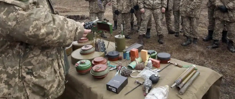 Мины сдерживают продвижение украинских войск. Россия минирует "как по учебнику".