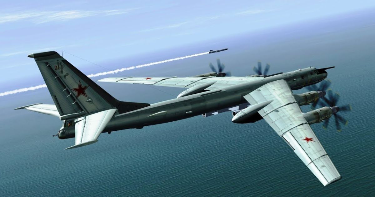 Российские бомбардировщики Ту-95МС выполнили плановый полет над Черным морем