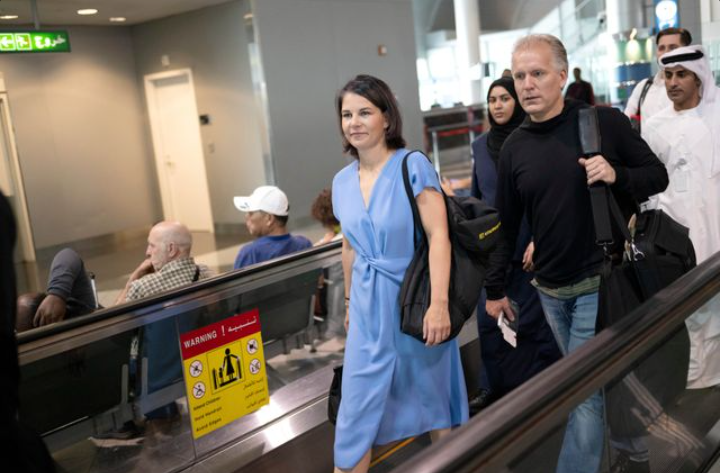 "Страна чем-то похожа на ныне покойного министра иностранных дел"