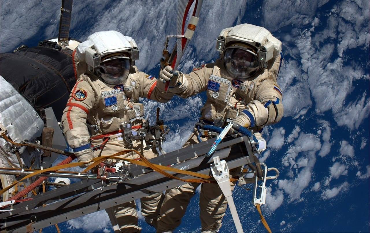 Роскосмос, чем занимаются космонавты