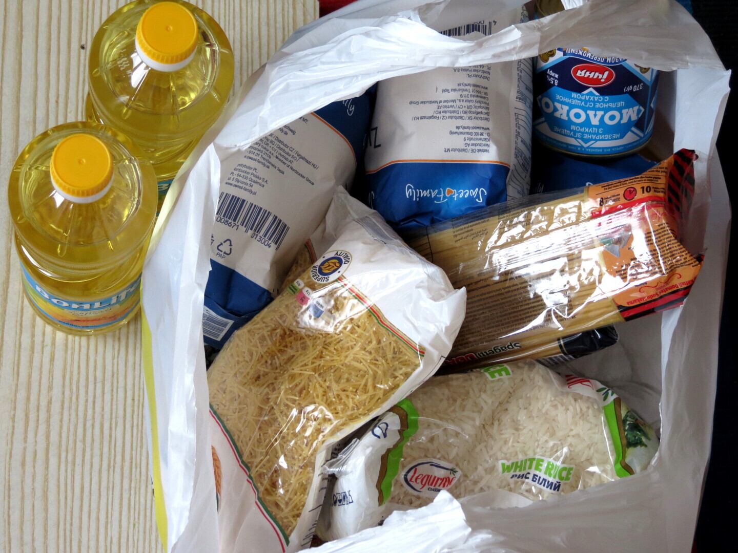 Пока падал рубль, цены улетели в космос. Лук по 80, курица по 300