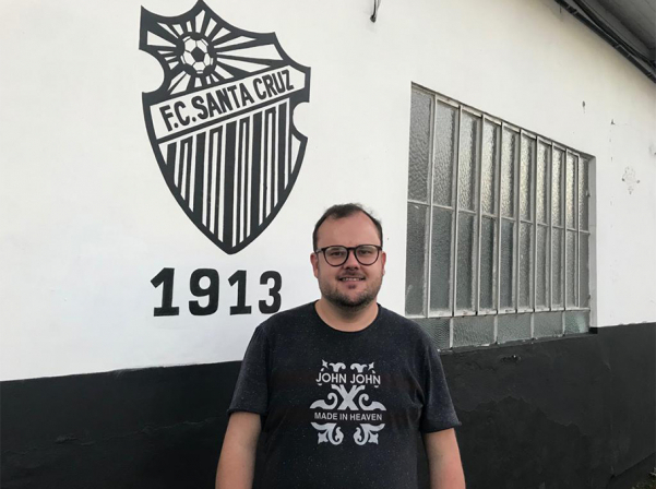 Один кадр: одинокий поклонник, который держал ожидаемую чашу над головой