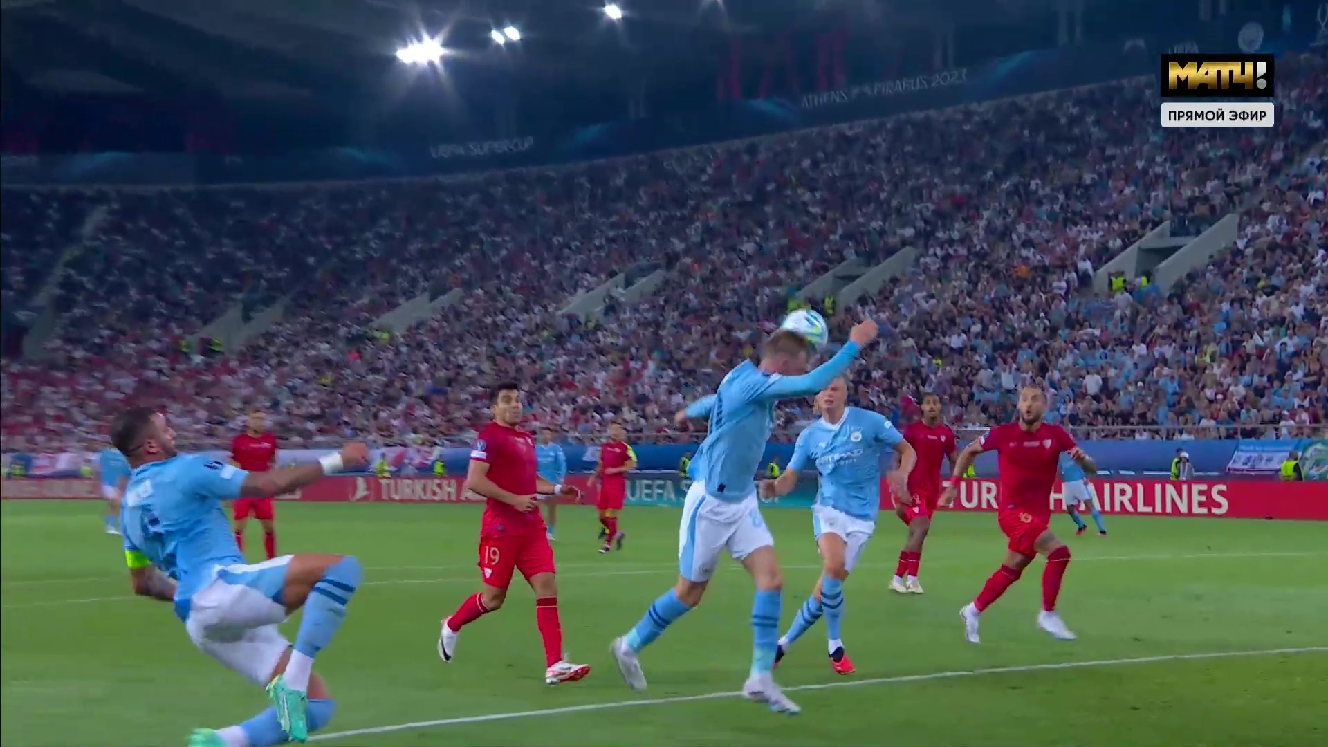 Манчестер Сити впервые в своей истории выиграл Суперкубок Европы...с огромным трудом