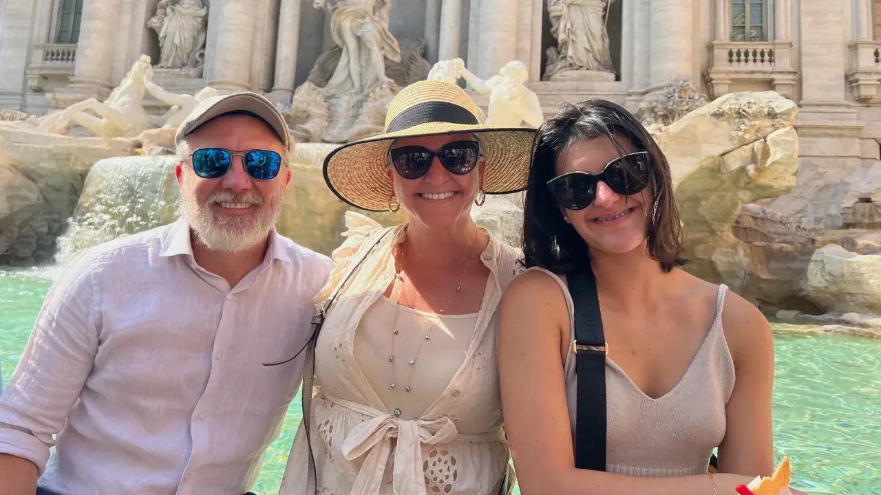 Авиакомпания потеряла его сумки. Он пересек Атлантику, чтобы найти их