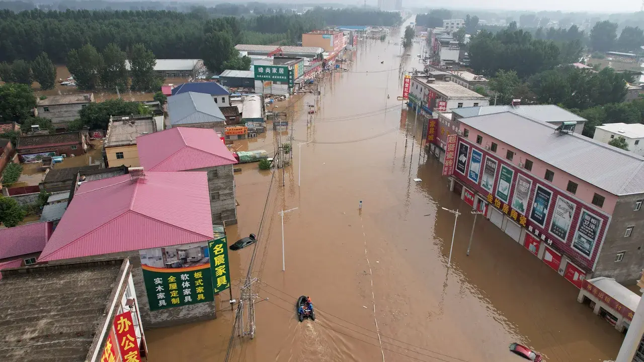 Си Цзиньпин строит город мечты. Разрушительные наводнения вызывают вопросы о его плане