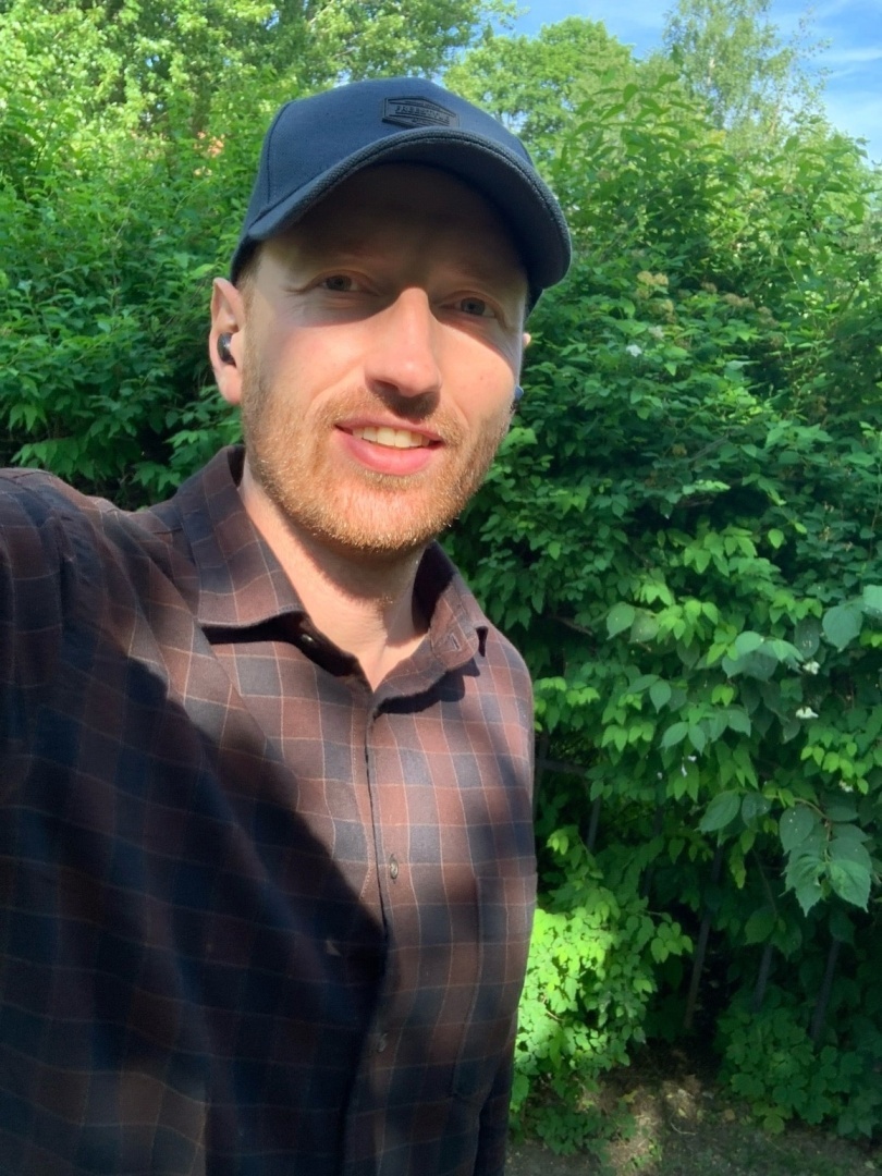 Интересная ситуация произошла с клиентом, который купил айфон с браком в официальном магазине.