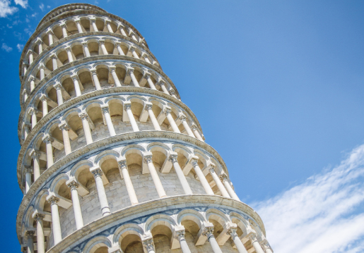 Было время, когда Пизанская башня опасно наклонялась. Но теперь это не так.