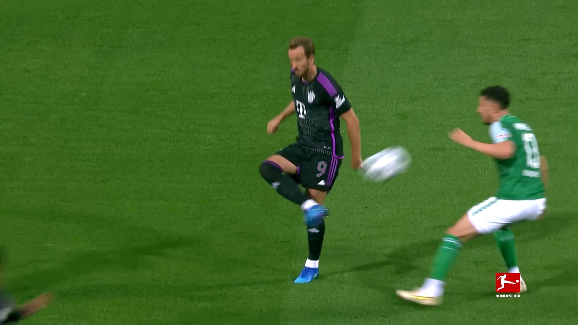 Бавария и Кейн начали уверенно