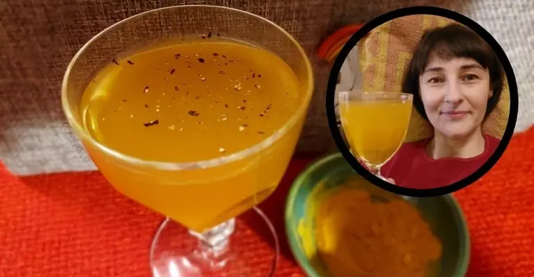 Каждый день я начинала с воды с куркумой.