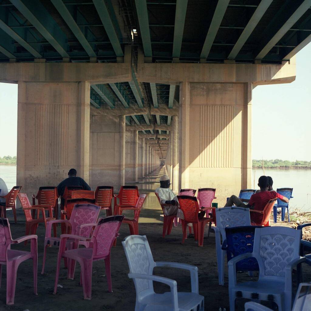 Чайный магазин в Хартуме перед взрывами: лучшая фотография Ала Хейр