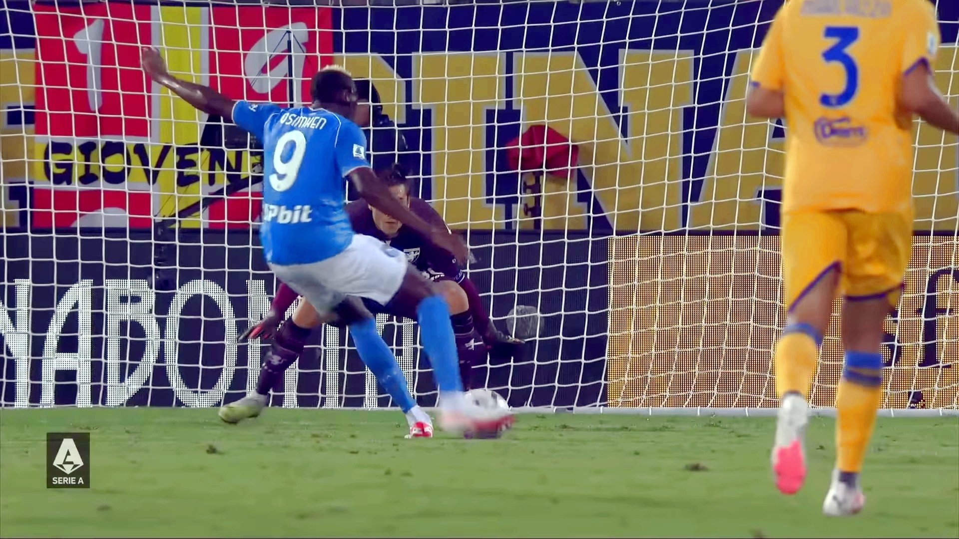 Осимхен рванул с места в карьер и принёс победу "Наполи"