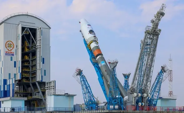 Нештатная ситуация на станции «Луна-25»: ожидание новостей о спасении экипажа и обеспечении безопасности в космической миссии.