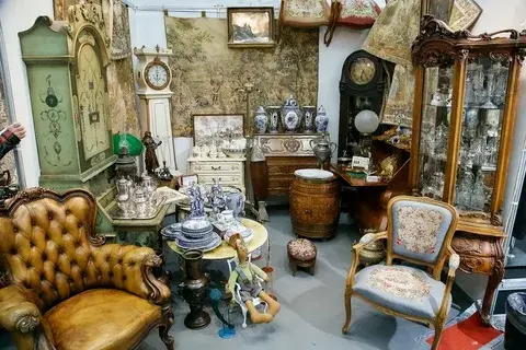 Загадочные истории блошиных рынков: рассказ о происхождении и развитии блошиных рынков в разных странах и эпохах