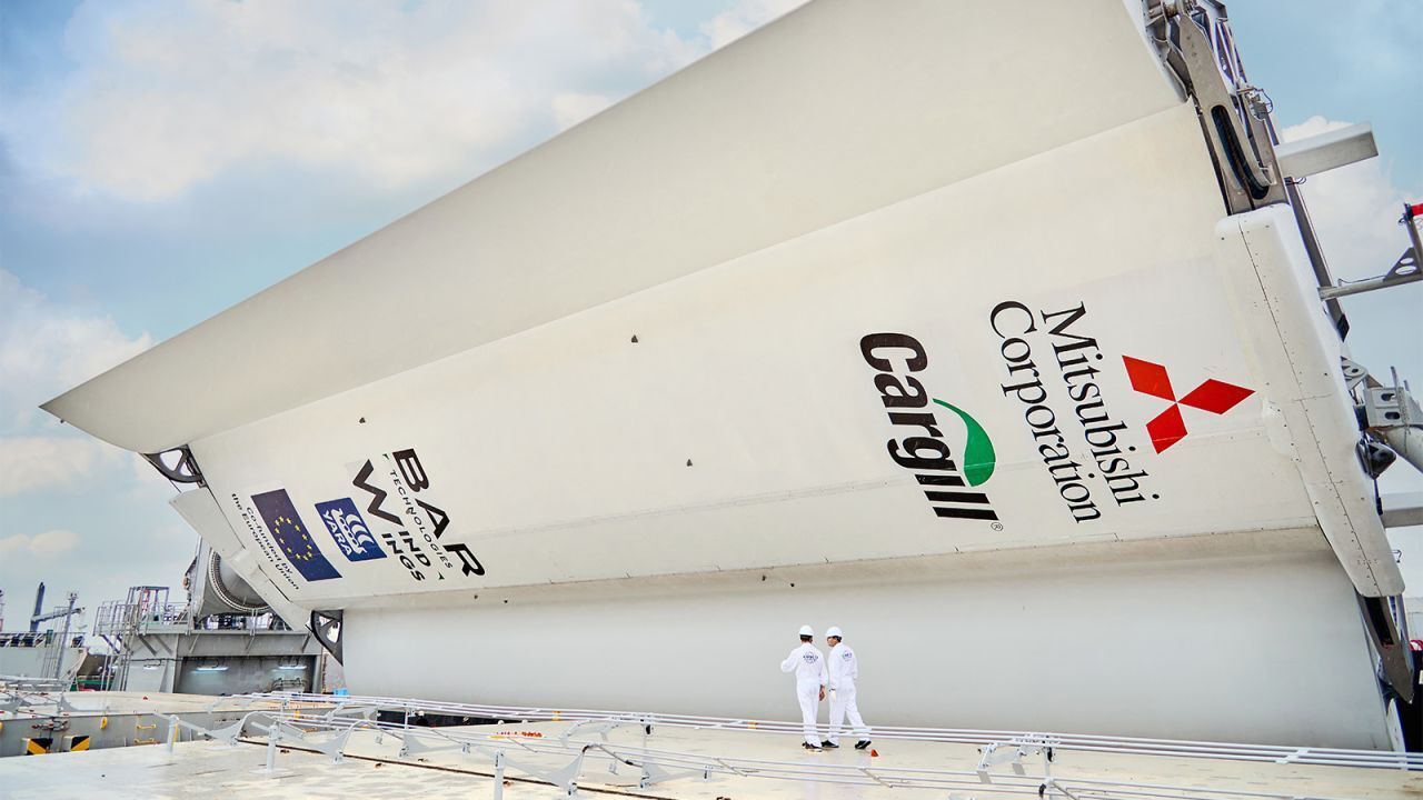 Ветряное грузовое судно поднимает паруса, чтобы сделать судоходство более экологичным