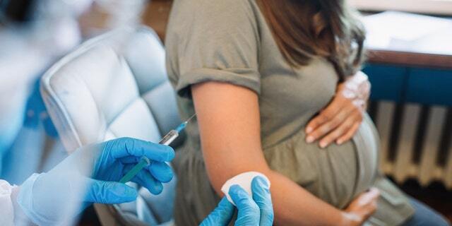 УПРАВЛЕНИЕ По САНИТАРНОМУ НАДЗОРУ За КАЧЕСТВОМ ПИЩЕВЫХ ПРОДУКТОВ И МЕДИКАМЕНТОВ одобрило первую материнскую вакцину для профилактики РСВ, одноразовую