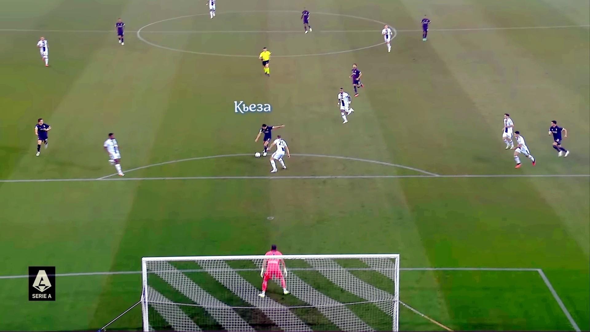 Старая синьора бежит бодро