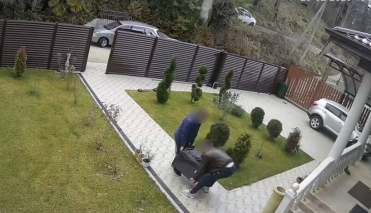 Гуляем на все! Украл у тещи 17 млн., потратил на развлечения и скрылся на такси, заплатив 300 000 руб. Зять: ни дать, ни взять (видео кражи)