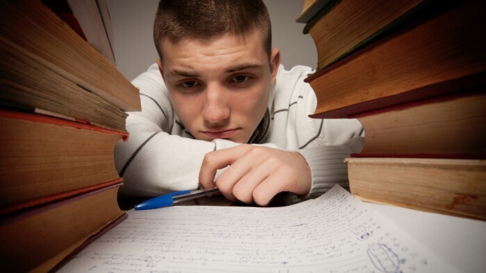 Три пика школьного стресса. Как с ним бороться?