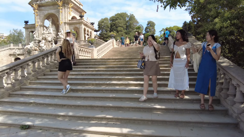 Конец августа - сентябрь 2023 Туризм в Барселону