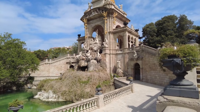 Конец августа - сентябрь 2023 Туризм в Барселону