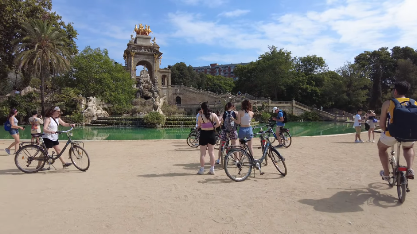 Конец августа - сентябрь 2023 Туризм в Барселону