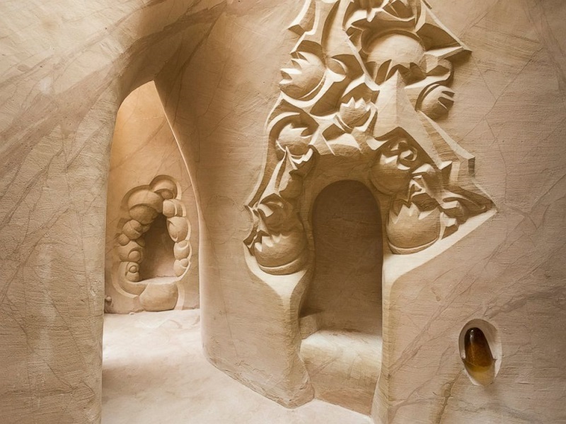 Однажды он проснулся и понял, что хочет копать пещеры