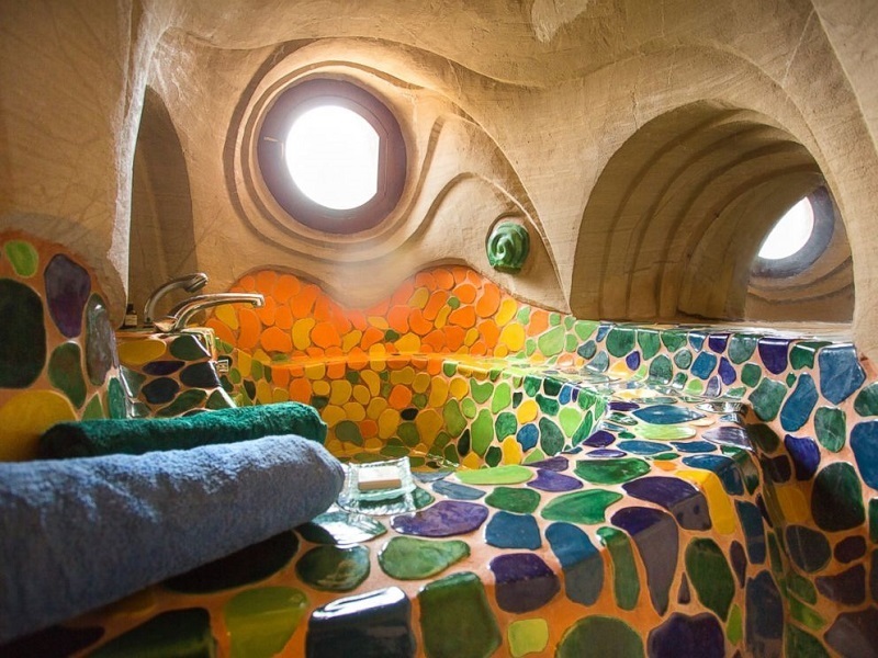 Однажды он проснулся и понял, что хочет копать пещеры