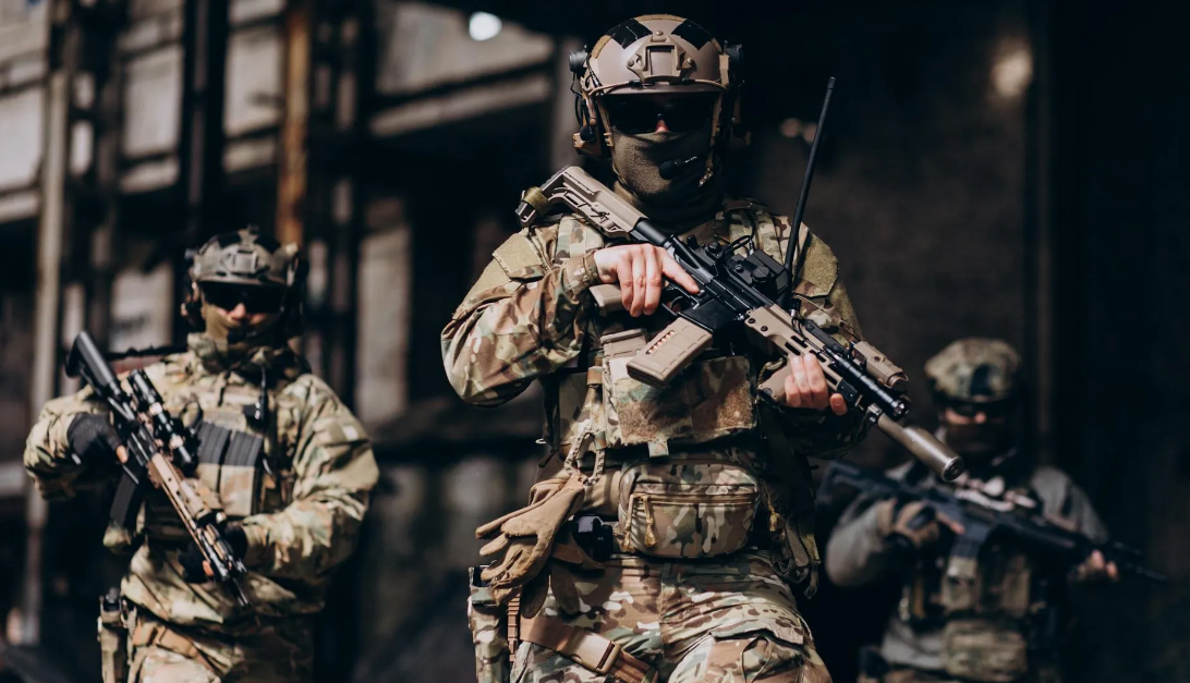 Подпольщики на Украине сняли на фото двух наемников