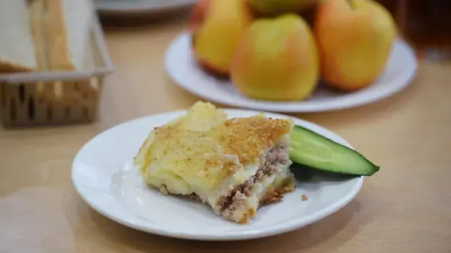 Средний россиянин на рабочем месте выделяет 350 рублей ежедневно на обед.