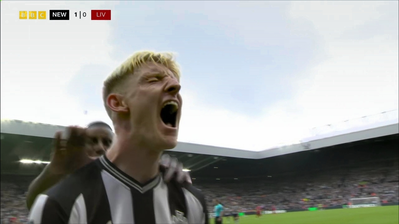 Ещё один супер-камбэк в АПЛ. Ливерпуль вдесятером одолел сорок в последнем (?) матче Салаха