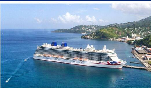 Круизный лайнер, на борту которого находились тысячи людей, был потрясен, а некоторые пассажиры получили ранения при столкновении с танкером.