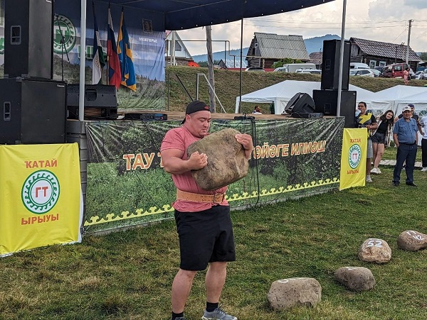 В Башкирии росгвардейцы одержали победу в соревнованиях на XII Этнофоруме «Идель Баши»