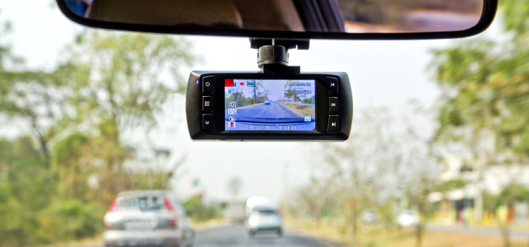 Какой автомобильный видеорегистратор выбрать?