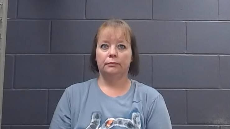 Мужчина проснулся от того, что жена облила его жидкостью для розжига и подожгла