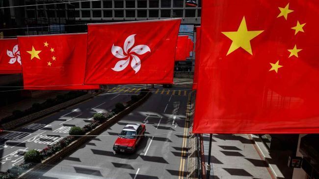 Гонконг давит на активистов в изгнании, допрашивая родственников