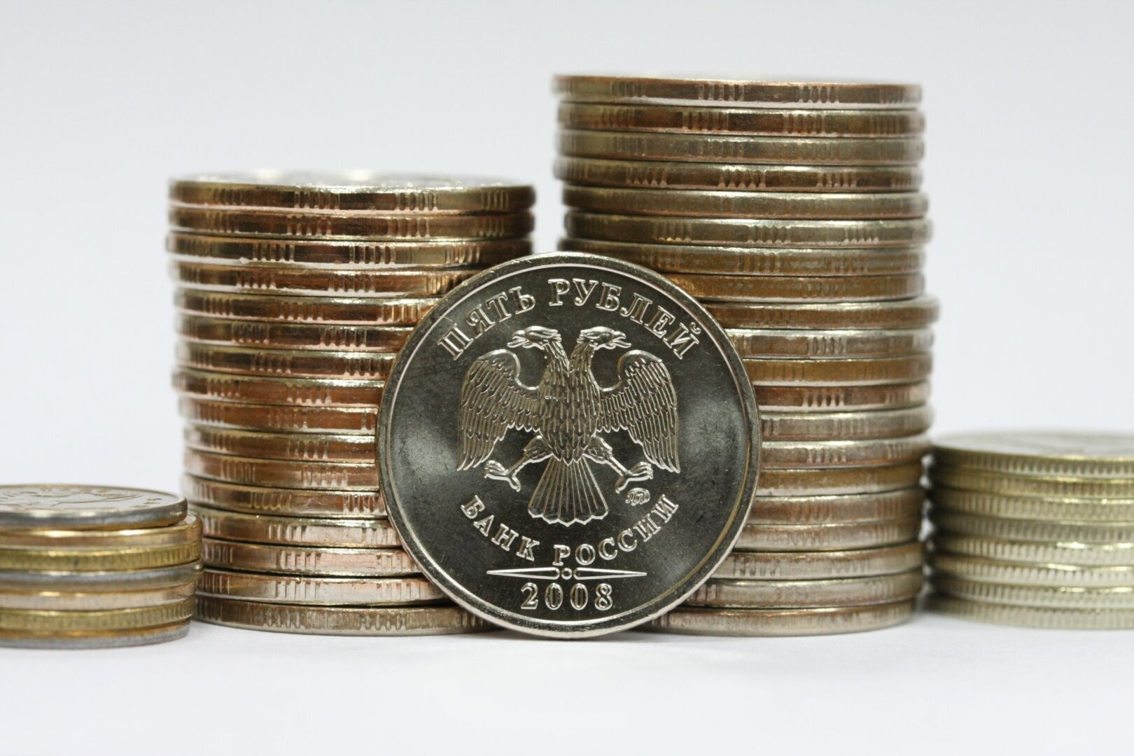 В связи с повышением МРОТ с 1 января 2024 изменятся пенсии, детские пособия и выплаты на ребенка, зарплата