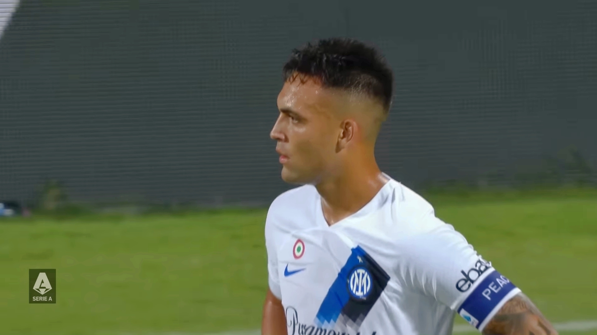 Старт по-милански. У красно-чёрных лучшая атака, у чёрно-синих безупречная оборона