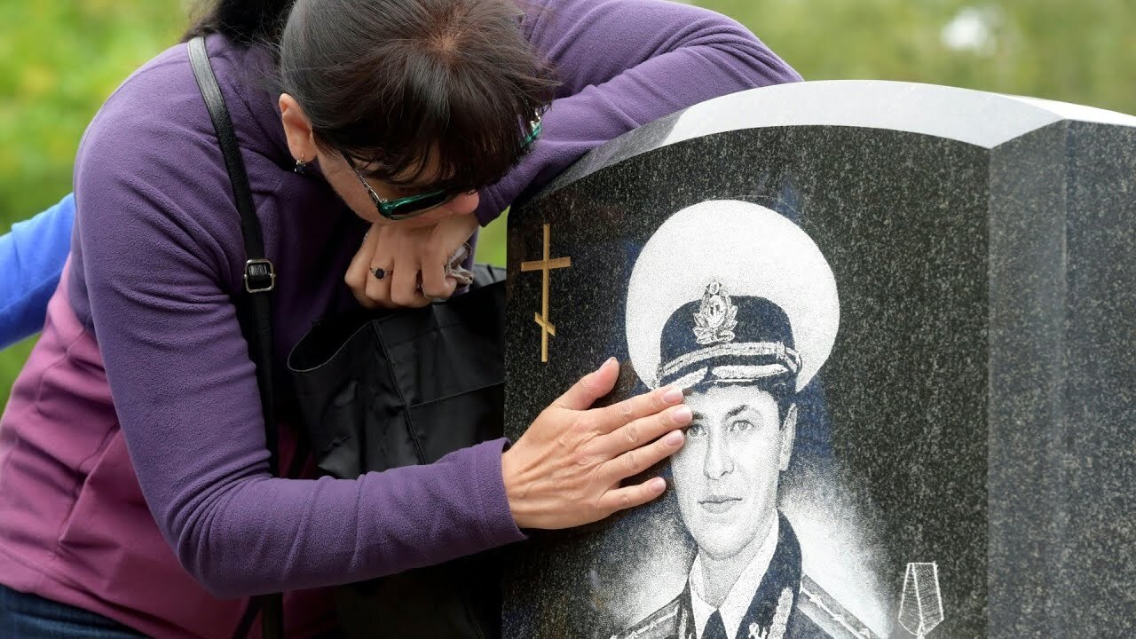 Кто виноват в гибели экипажа подводной лодки "Курск" и почему Владимир Путин в первые часы трагедии, ничего не предпринял для спасения экипажа