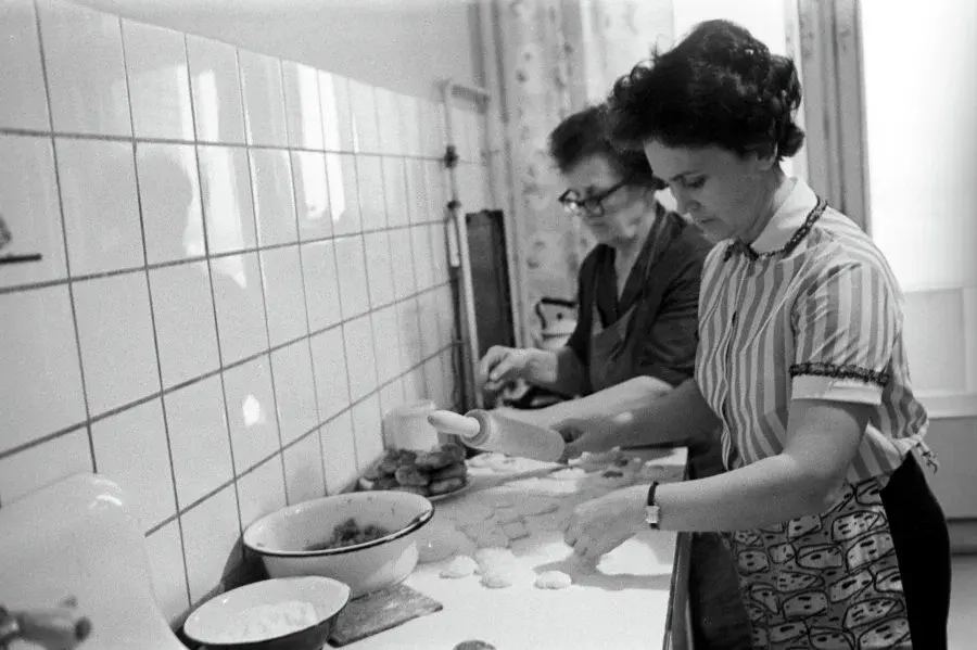 Лепка пельменей в СССР: домашняя традиция в сравнении с современностью