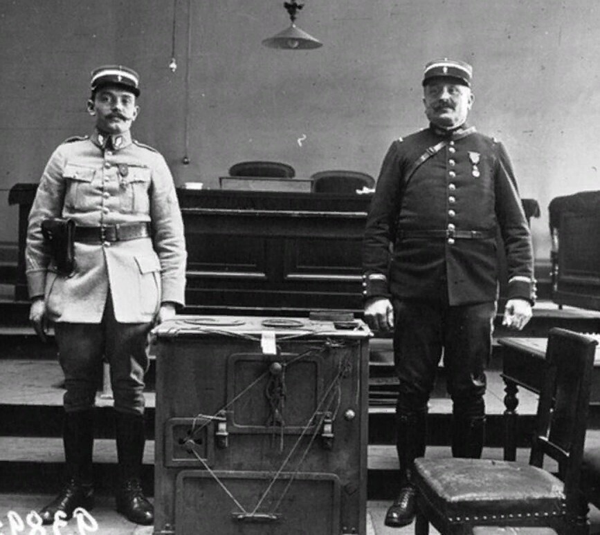 Синебородый соблазнитель из Гамбайса. История серийного убийцы женщин