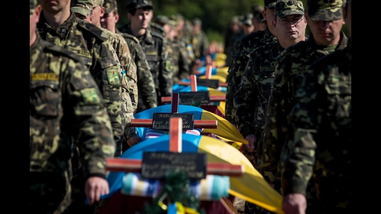 Мобилизация на Украине добралась и до стариков. Жителей 50+ "вылавливают" в общественных местах и принудительно вручают повестки.