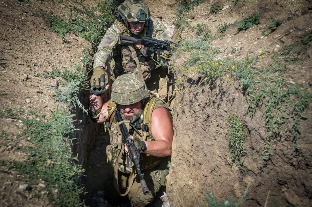 Украина прорвала первую линию обороны в Запорожье. Россияне жалуются уволенному генералу