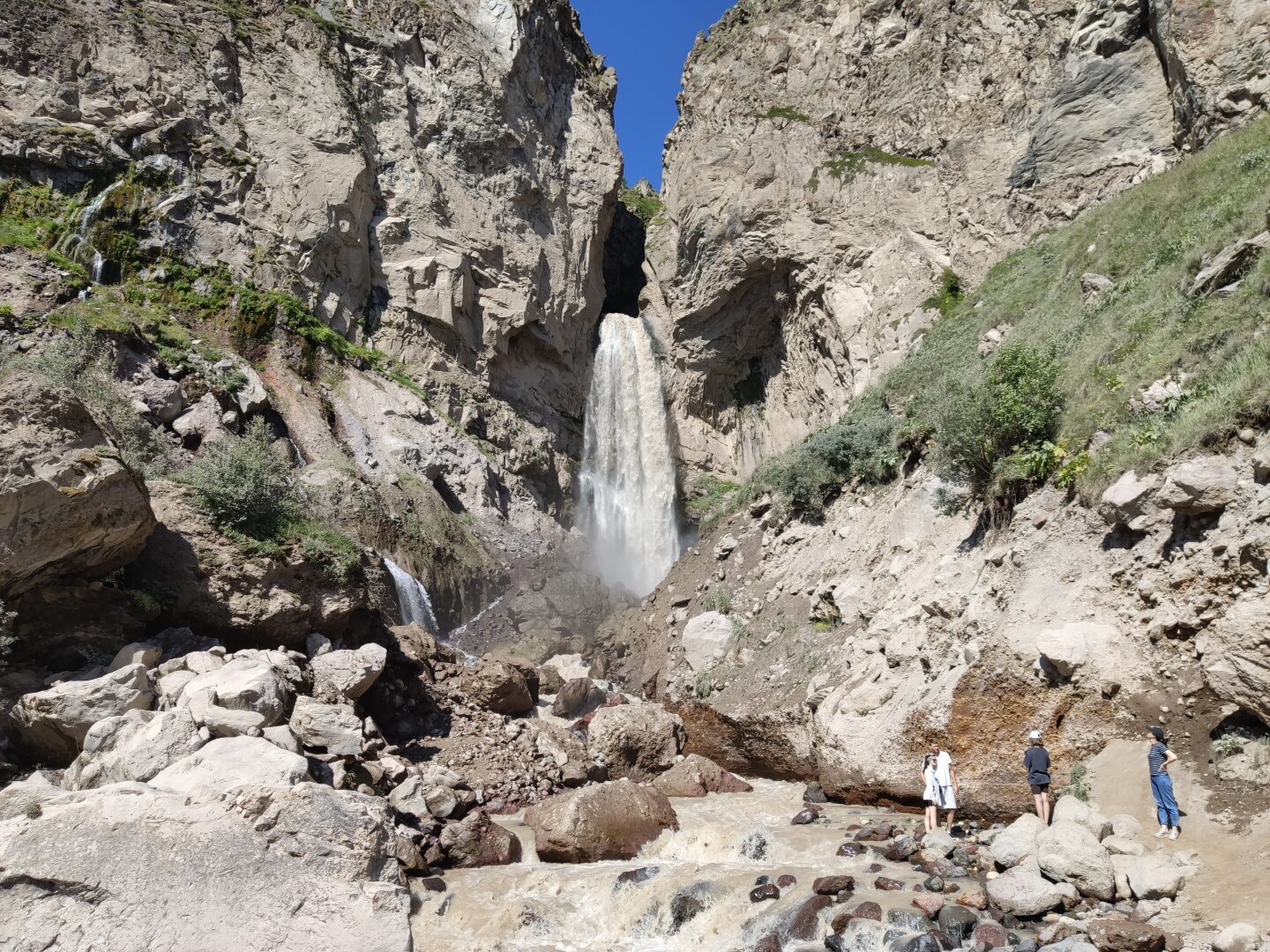 Почему не из каждой горной реки можно набрать кристально чистую воду