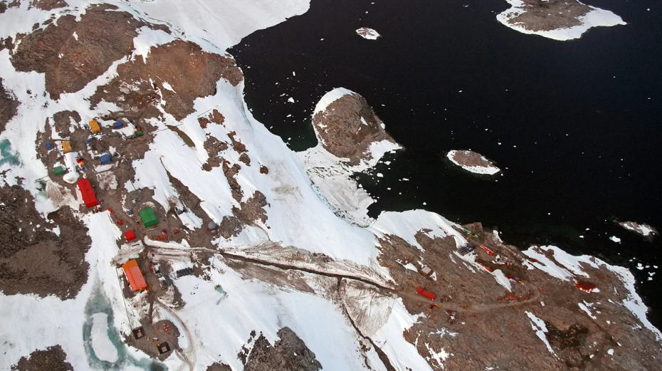 Австралия спасает больного участника экспедиции с удаленного антарктического форпоста в разгар зимы