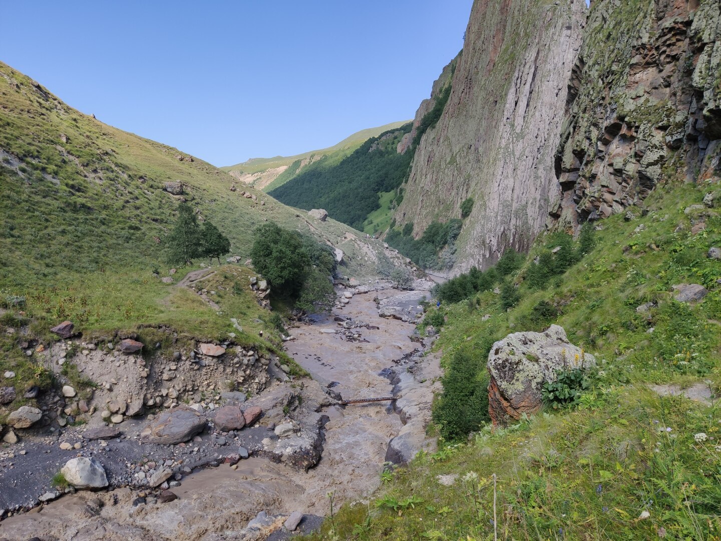 Почему не из каждой горной реки можно набрать кристально чистую воду