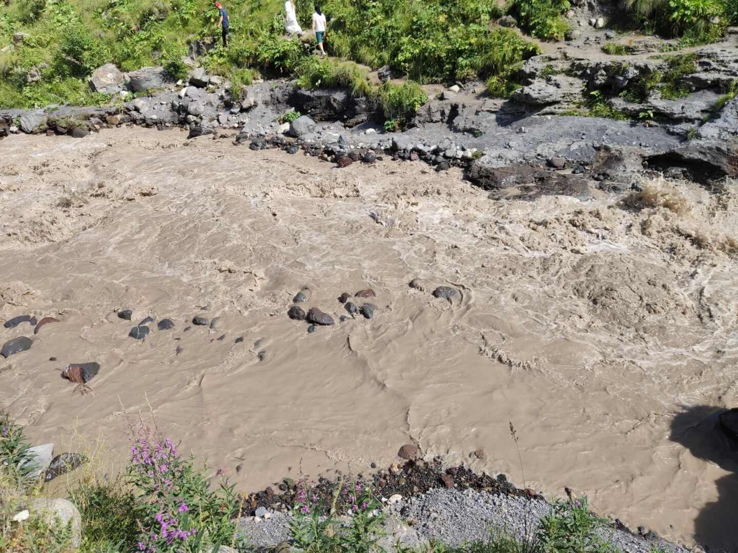 Почему не из каждой горной реки можно набрать кристально чистую воду