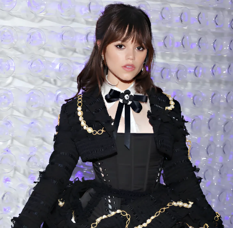 🙏 «Оставьте нас в покое!» Звезду «Уэнсдэй» Дженну Ортега подозревают в тайных отношениях с Джонни Деппом –нелепые слухи всколыхнули западные СМИ 💬